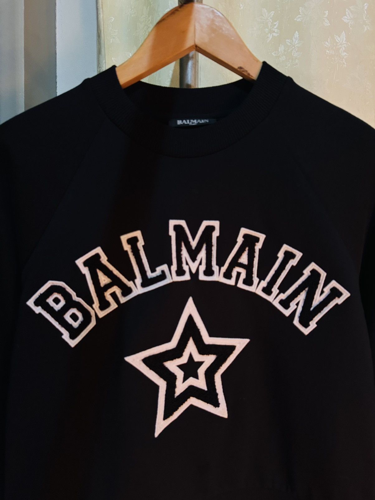 Balmain Balmain Logo Crop Crewneck Sweater Size S / US 4 / IT 40 - 2 Thumbnail