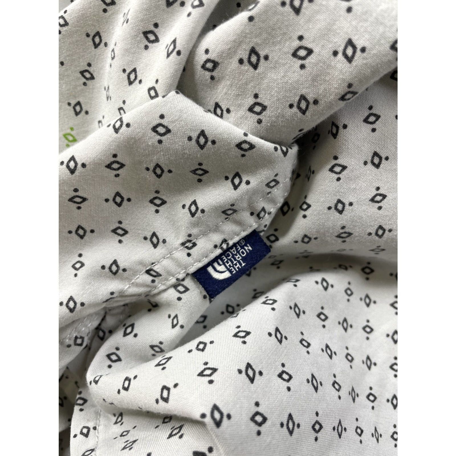 The North Face The North Face Shirt Mens Medium Button-Up Short Sleeve Slate Camp Geometric Size US M / EU 48-50 / 2 - 8 Thumbnail