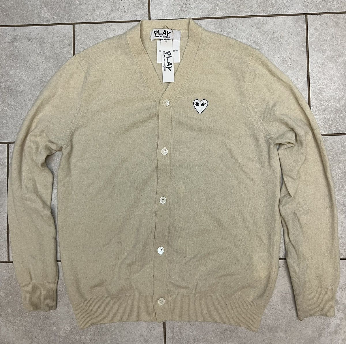 Comme des Garcons PLAY Comme des Garcons Play White Heart Cardigan Size US XXL / EU 58 / 5 - 1 Thumbnail
