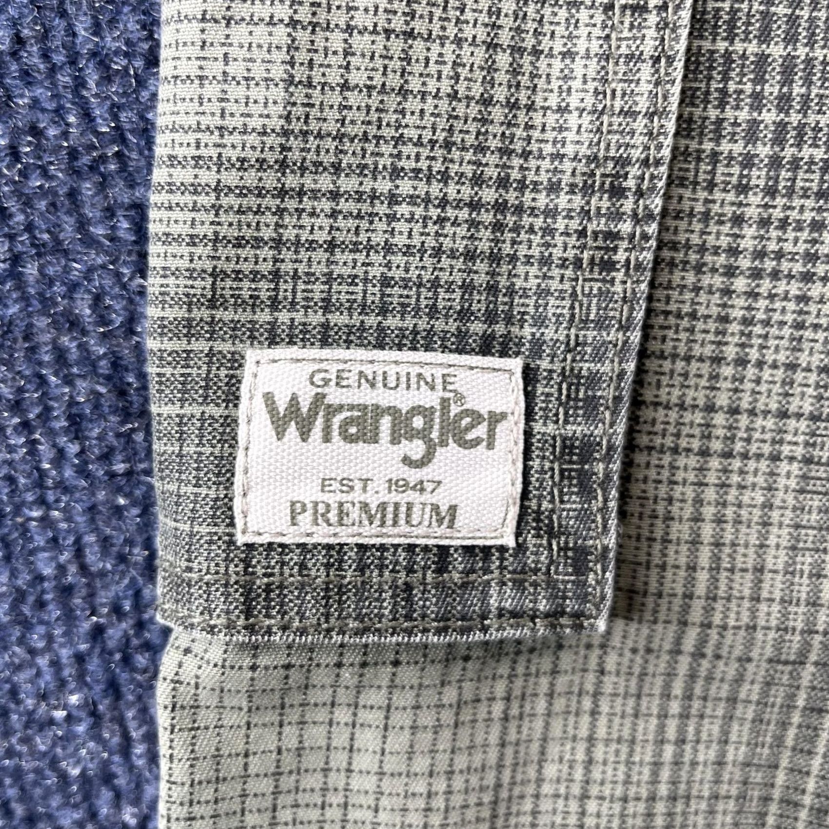 Wrangler Wrangler Cargo Shorts Mens 36 Beige Check Pleated Pockets Casual Workwear Cotton Size US 36 / EU 52 - 2 Thumbnail