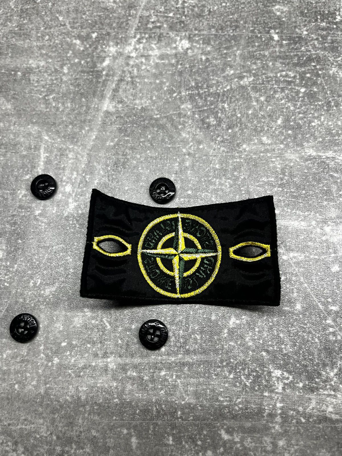 Stone Island × Vintage Stone Island vintage badge compass patch 4 buttons Size ONE SIZE - 2 Thumbnail