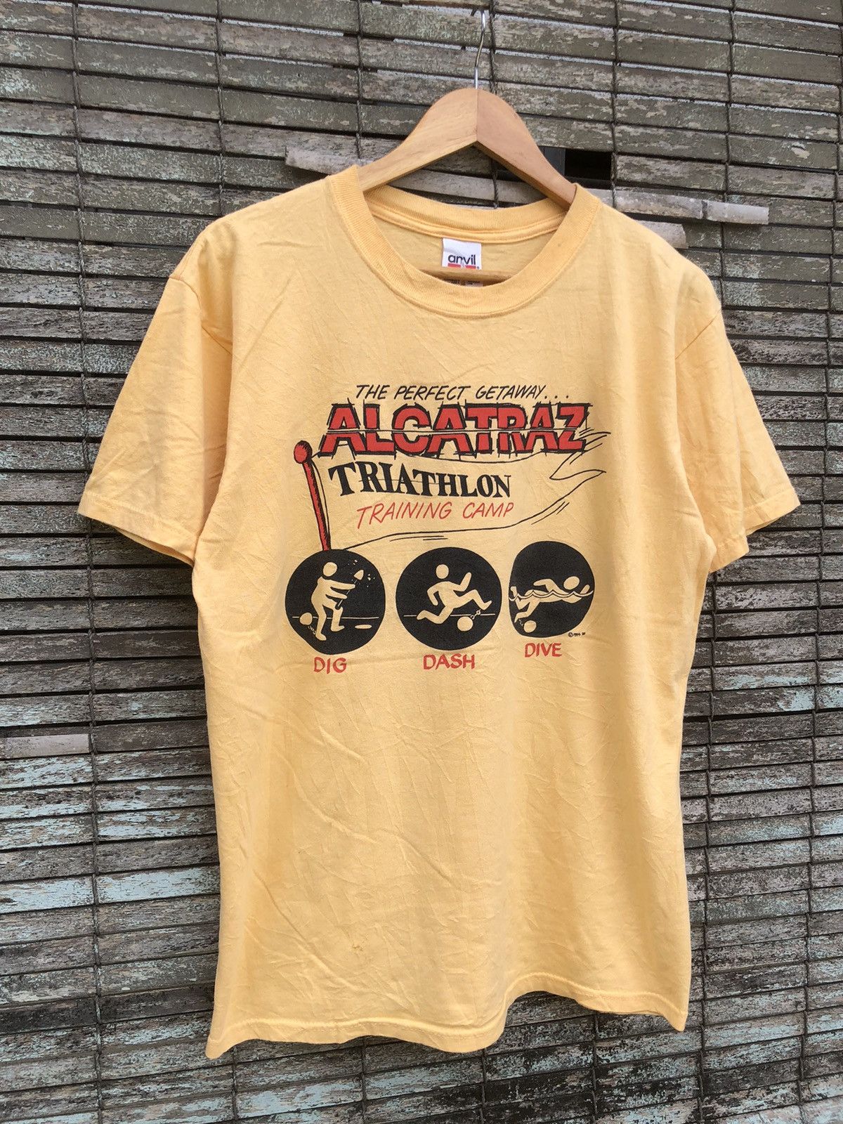 Vintage Vintage 90s The Perfect Gateway Alcatraz Triathlon Camp Tee Size US L / EU 52-54 / 3 - 3 Thumbnail