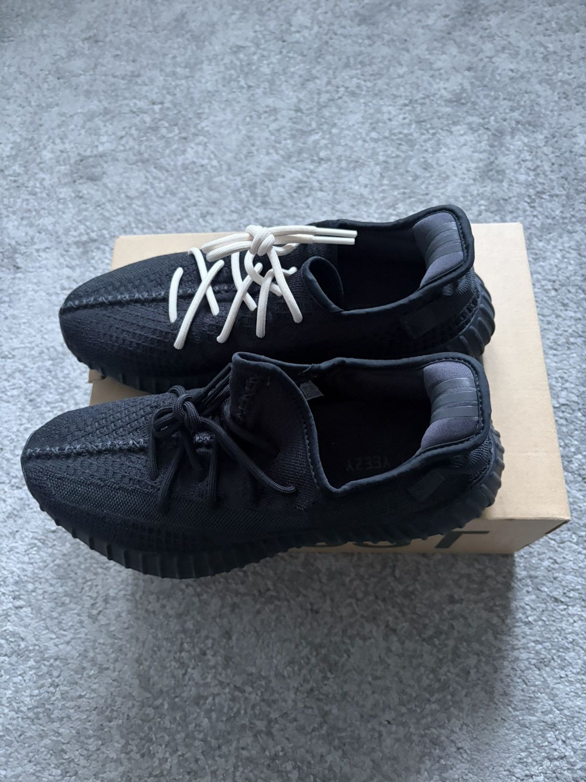 Adidas Yeezy boost 350v2 onyx Size US 11 / EU 44 - 1 Thumbnail