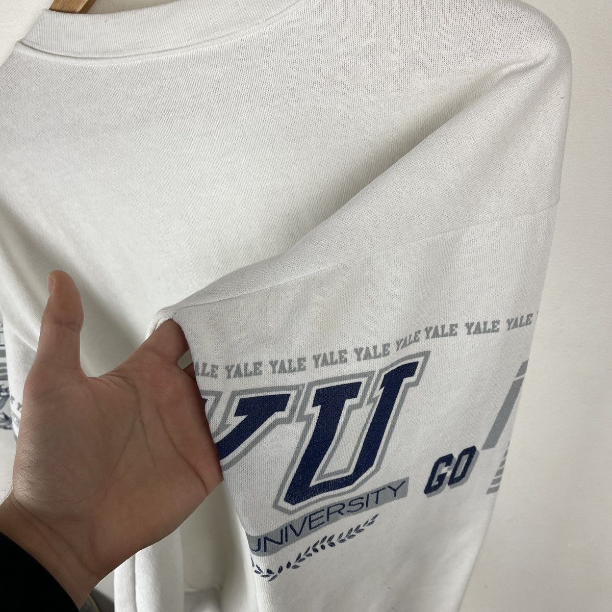 Vintage 90s Vintage Sweatshirt Yale Bulldogs box Fit Made in USA Size US L / EU 52-54 / 3 - 14 Thumbnail
