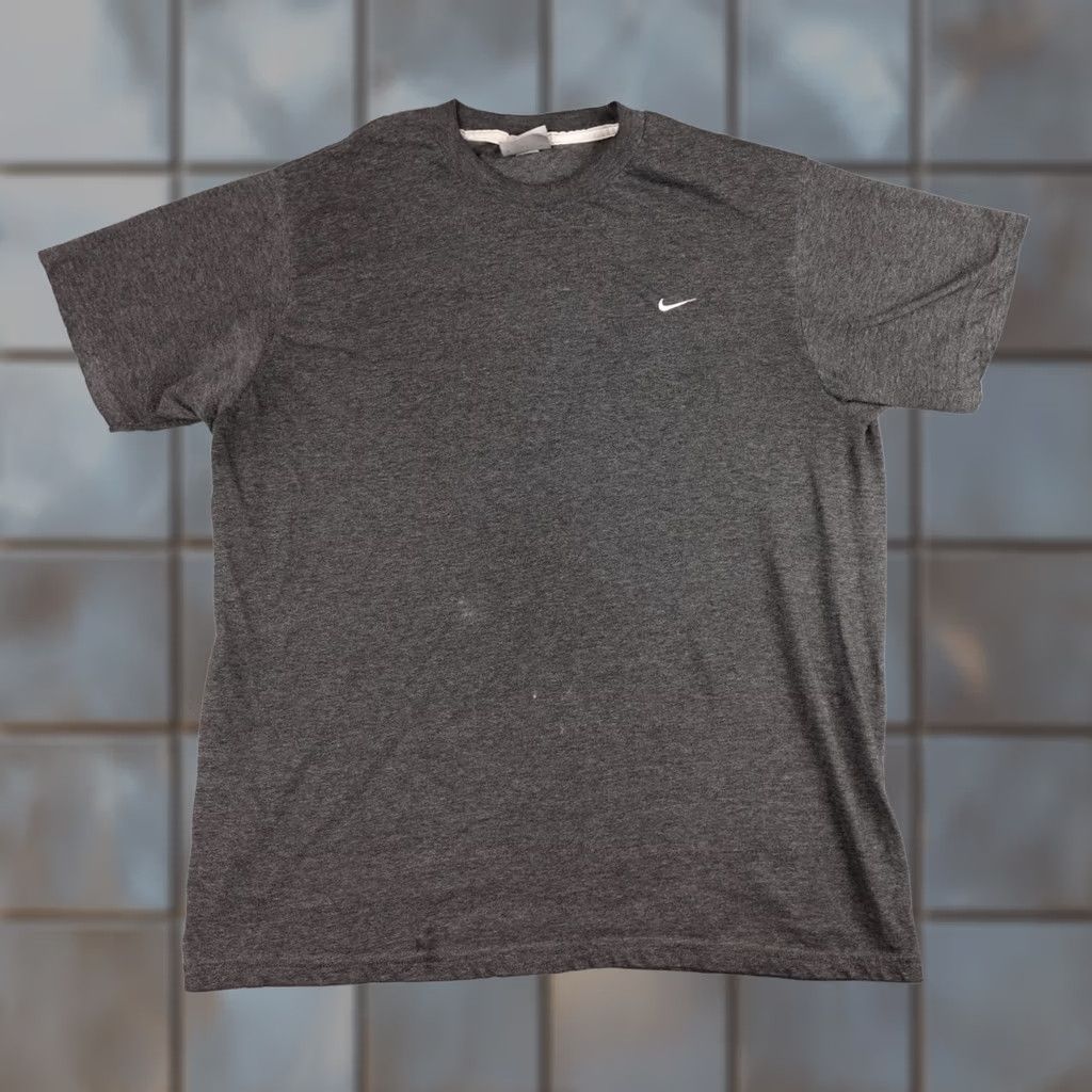 Nike VINTAGE Nike Shirt Mens L Gray Short Sleeve Performance Short Sleeve Y2K Size US L / EU 52-54 / 3 - 1 Thumbnail