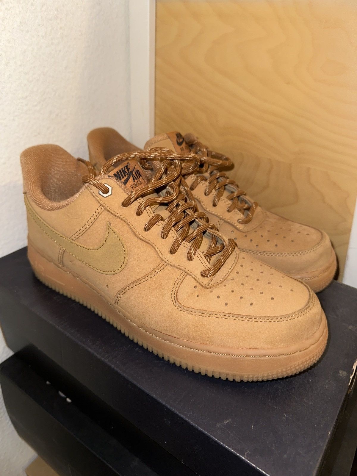 Nike Wheat Airforce 1 Size US 8 / EU 41 - 2 Thumbnail