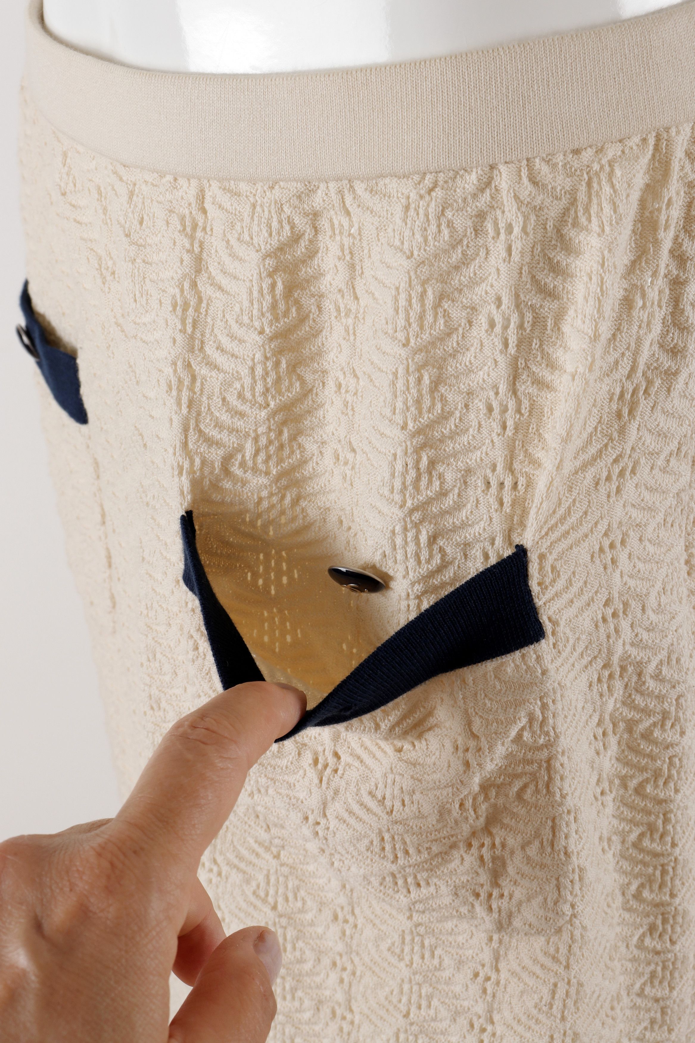 Chanel Chanel Cream Knitted Midi Skirt with Navy Pocket Size 38 Size 26" / US 2 / IT 38 - 15 Thumbnail