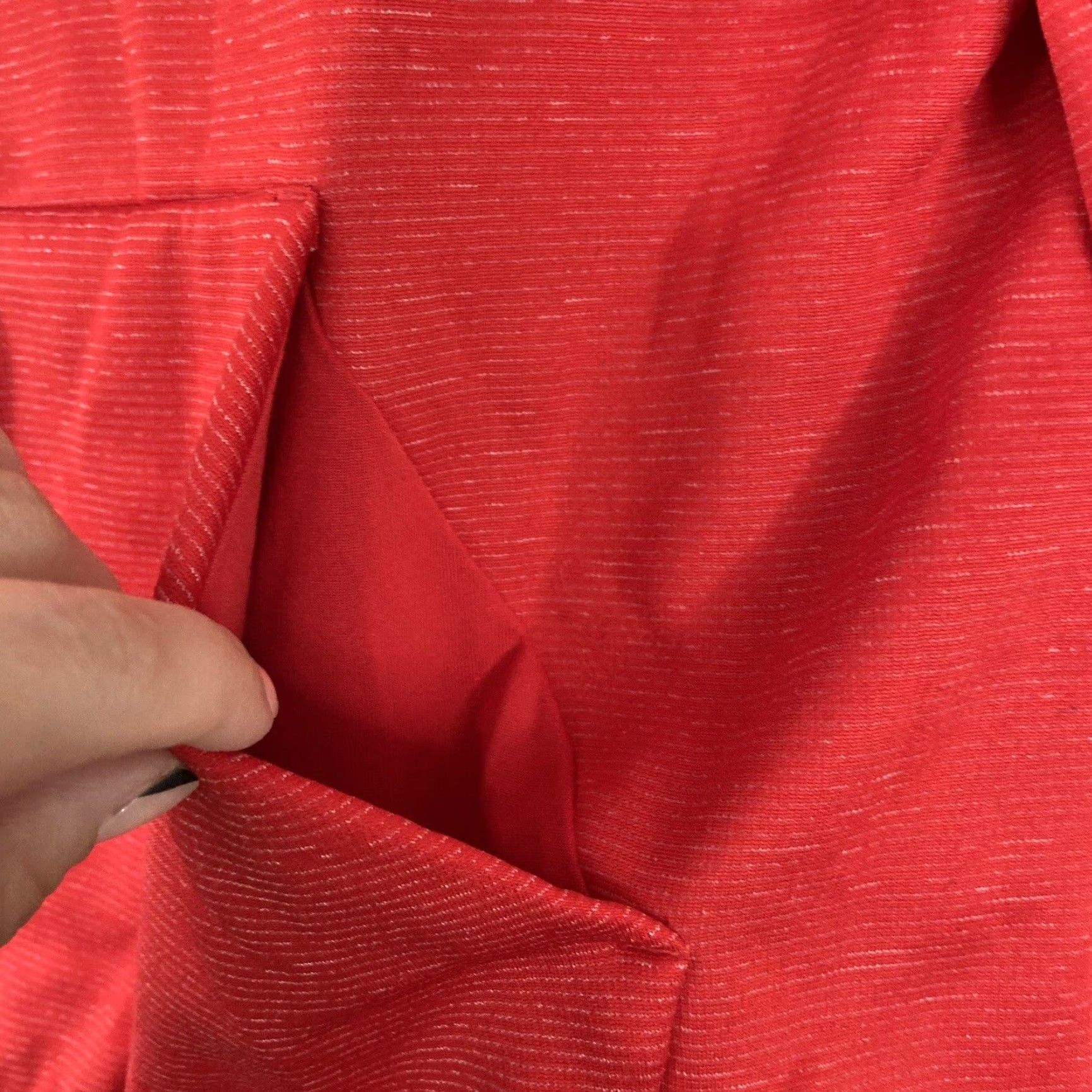 Under Armour VINTAGE? Wait no. Under Armour ColdGear Scuba Neck Sweatshirt Women S Red All Seasons Pockets Pullover Activewear Size S / US 4 / IT 40 - 3 Thumbnail