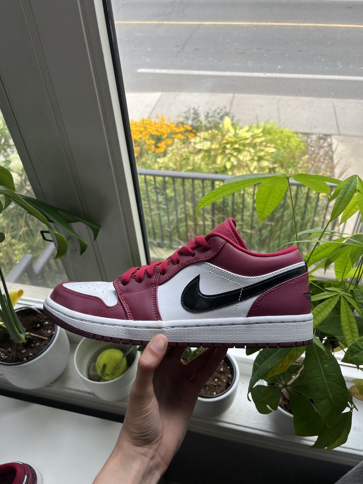 Jordan Brand × Nike Air Jordan 1 Low Size US 8 / EU 41 - 4 Thumbnail