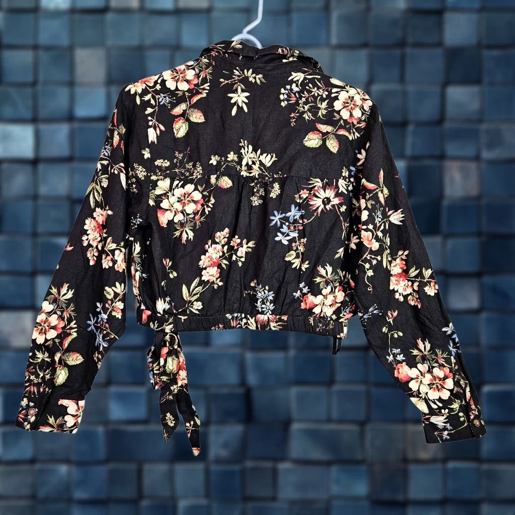 Anthropologie VINTAGE Anthropologie Pilcro Cropped Blouse Women's XS Linen Blended Wrap Tie Neckline Round Long Sleeve Floral Black Shirt Womens Size XS / US 0-2 / IT 36-38 - 1 Thumbnail