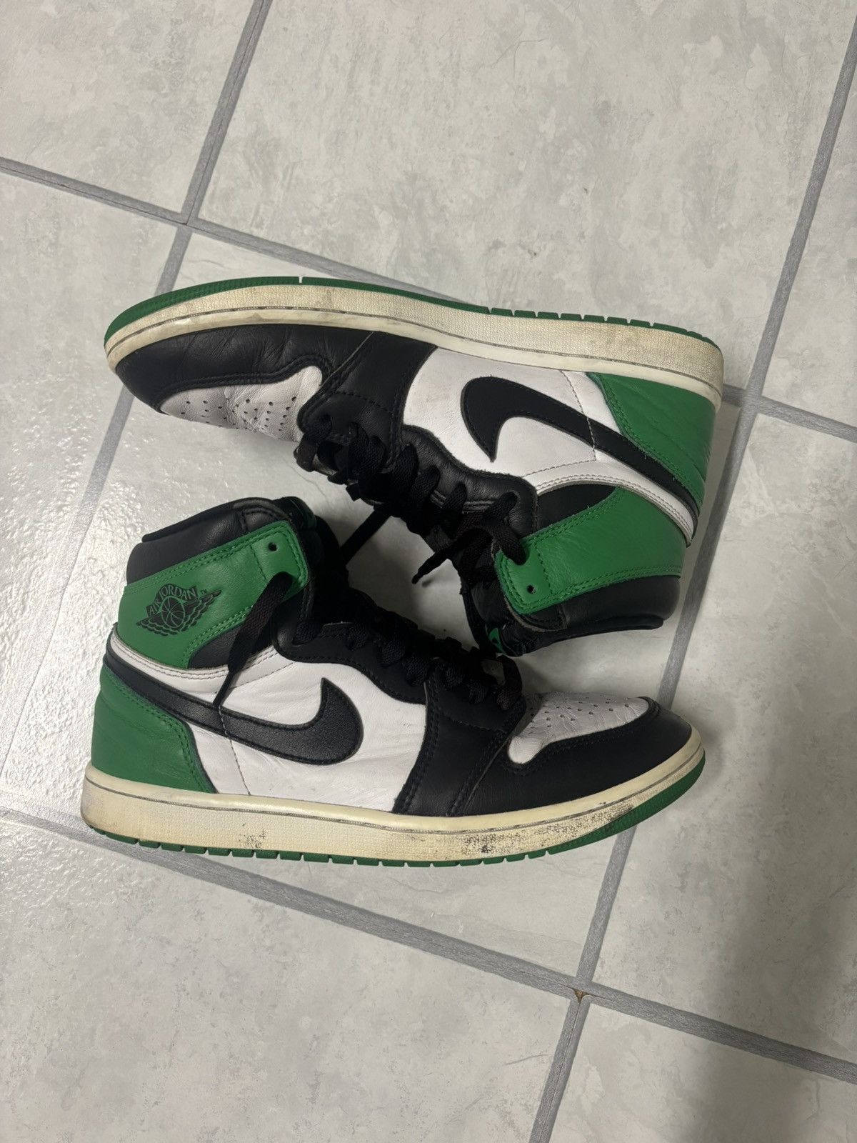 Nike Jordan 1 retro high og “lucky green” Size US 9.5 / EU 42-43 - 1 Thumbnail