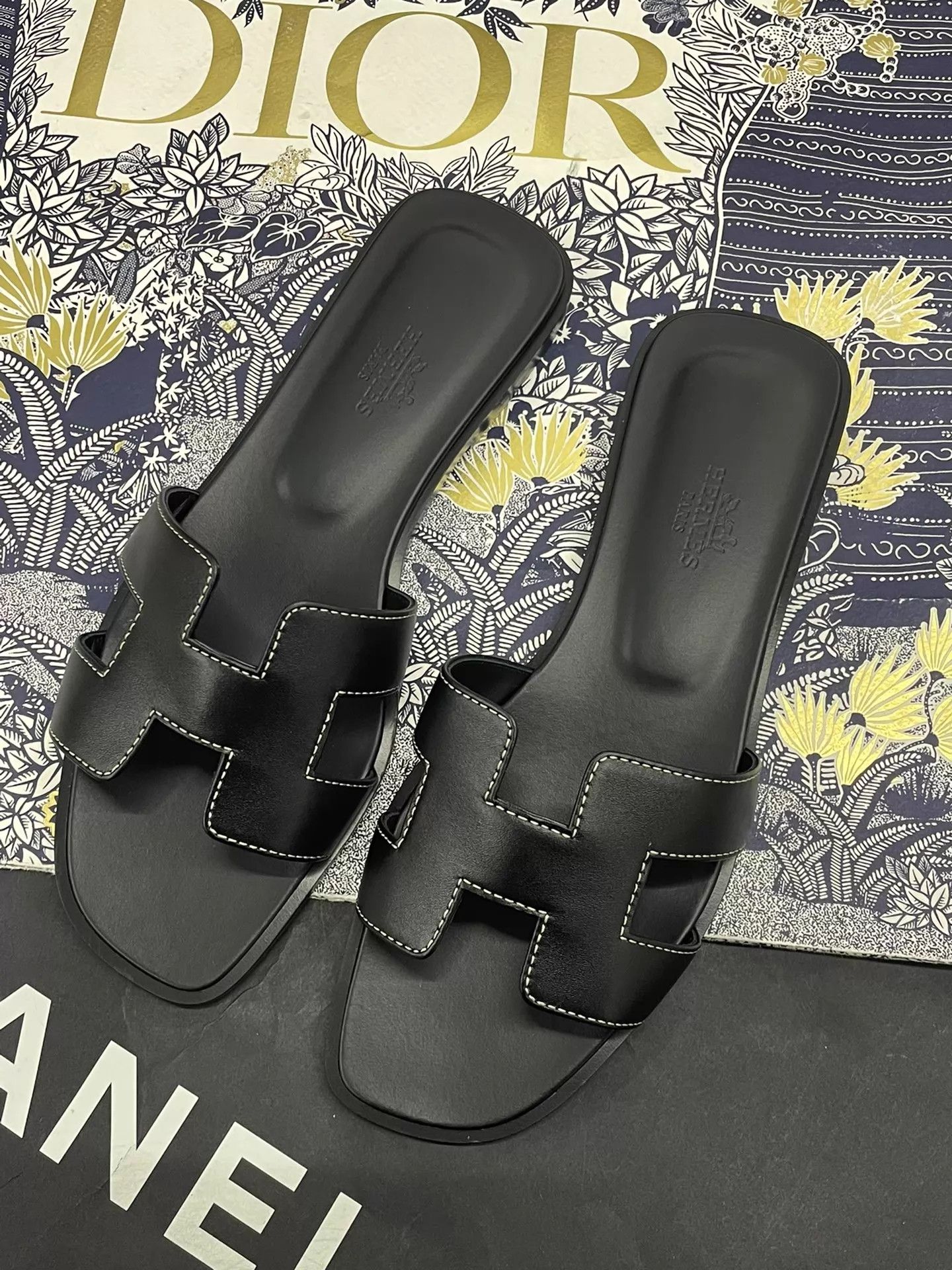 Hermes Hermes Black H Slippers 36.5 New with Box Size US 5.5 / IT 35.5 - 2 Thumbnail