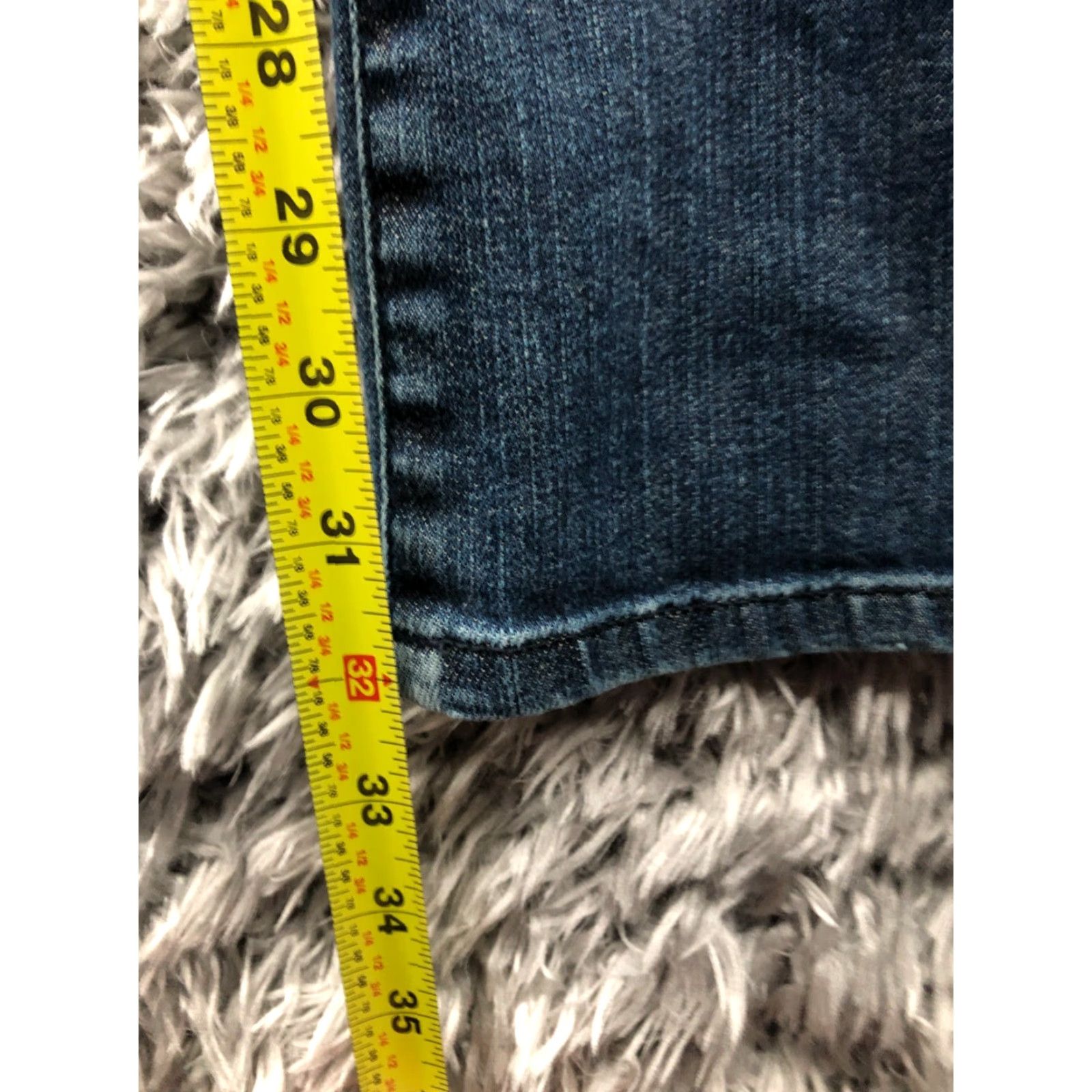 Bcbgmaxazria BCBGMAXAZRIA Jeans Claire Bootcut Size 26 Womens Mid Rise Medium Wash Blue Denim Size 26" / US 2 / IT 38 - 3 Thumbnail