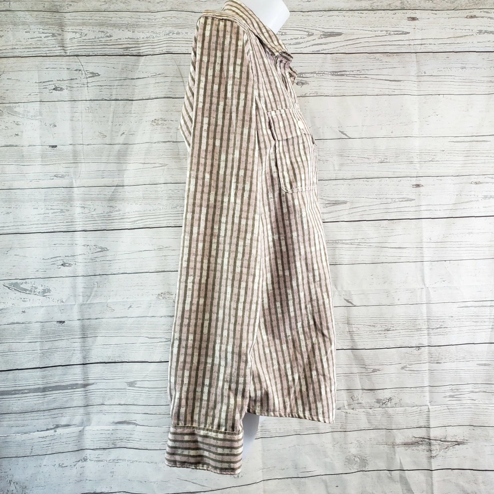 Vintage REI Womens Shirt XS Pink Striped Button Front Long Sleeve Polyester Casual Basic Shirt Womens XS Pink Striped Button-Up Holiday 90s? Size XS / US 0-2 / IT 36-38 - 3 Thumbnail
