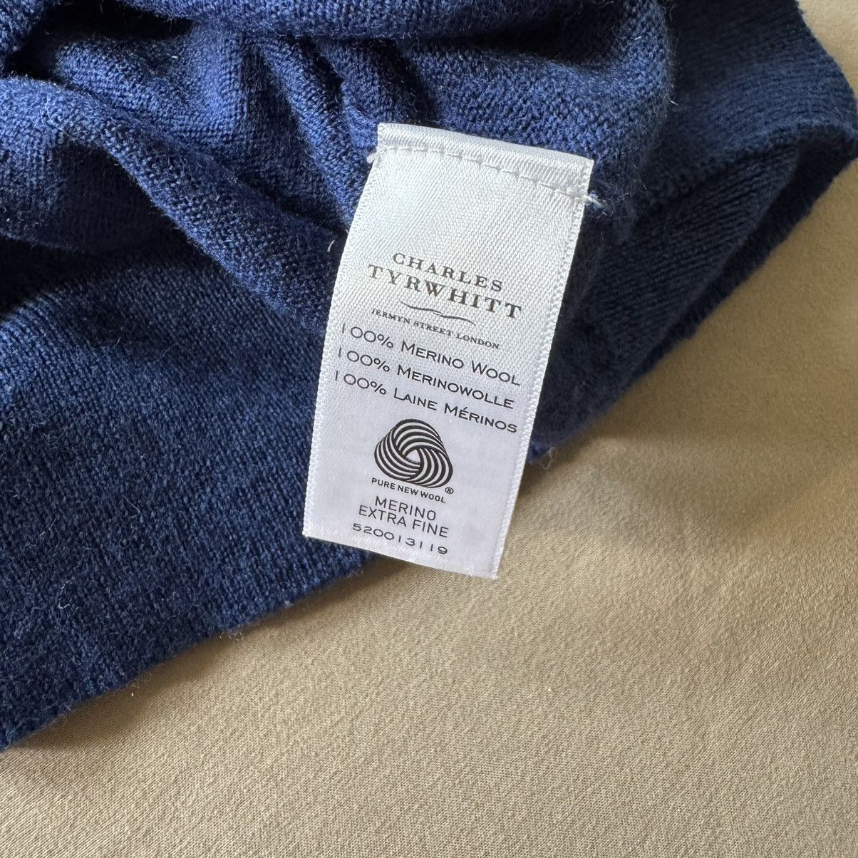 Charles Tyrwhitt × Designer Charles Tyrwhitt Wool V-Neck Sweater Size US XS / EU 42 / 0 - 5 Thumbnail