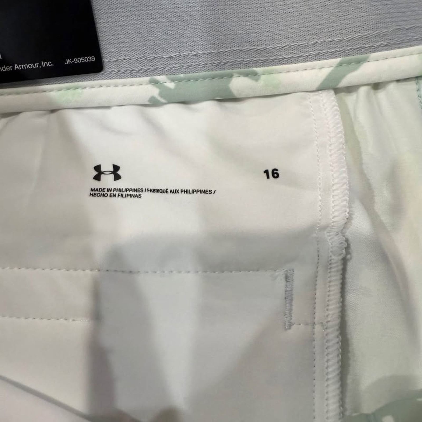 Under Armour Under Armour NWT Links Printed Performance Shorts Womens 16 Size 38" / US 16 / IT 52 - 4 Thumbnail