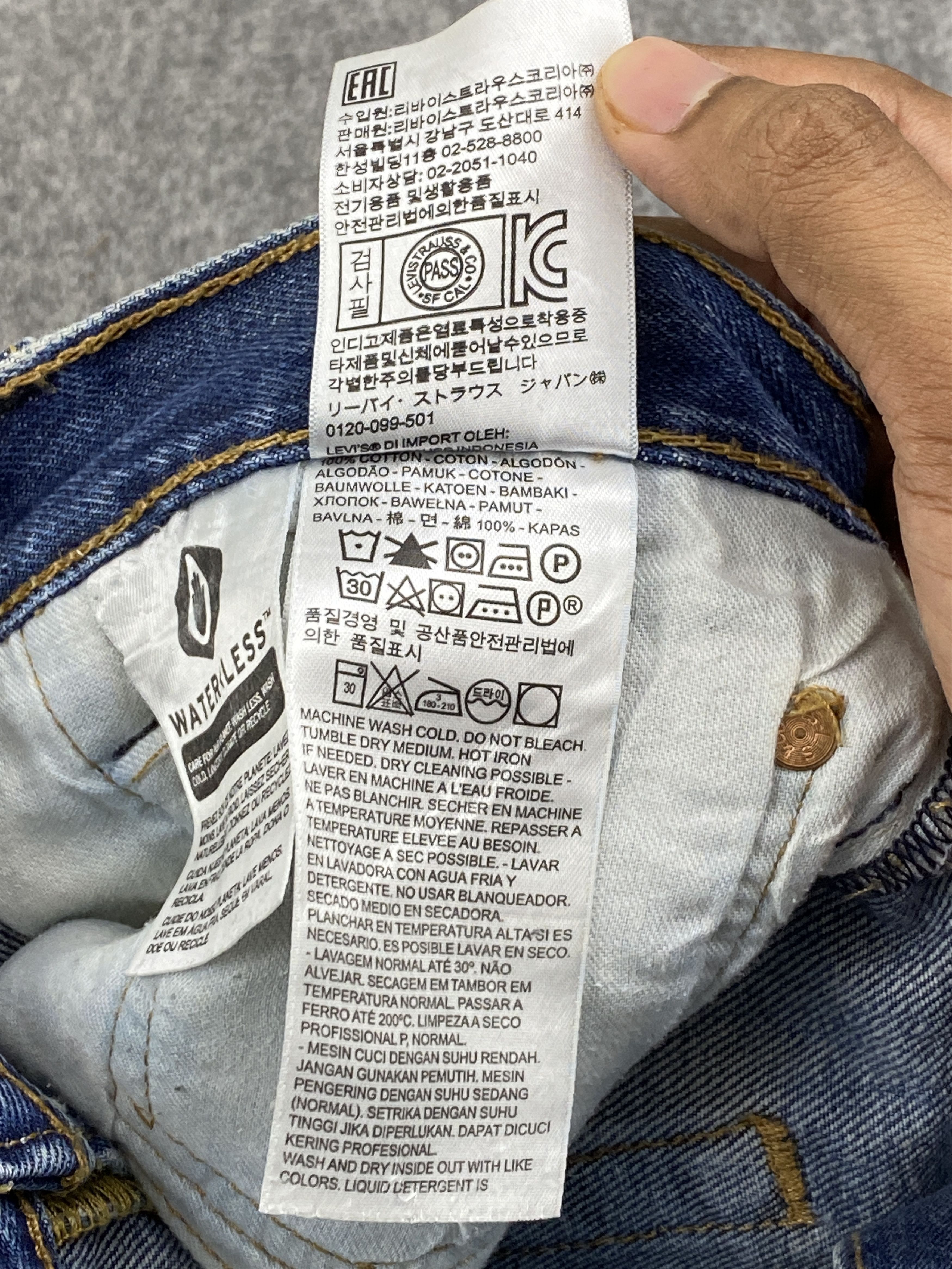 Levi's Vintage Levis 501 Faded Blue Jeans DP2810 Size US 35 - 9 Thumbnail