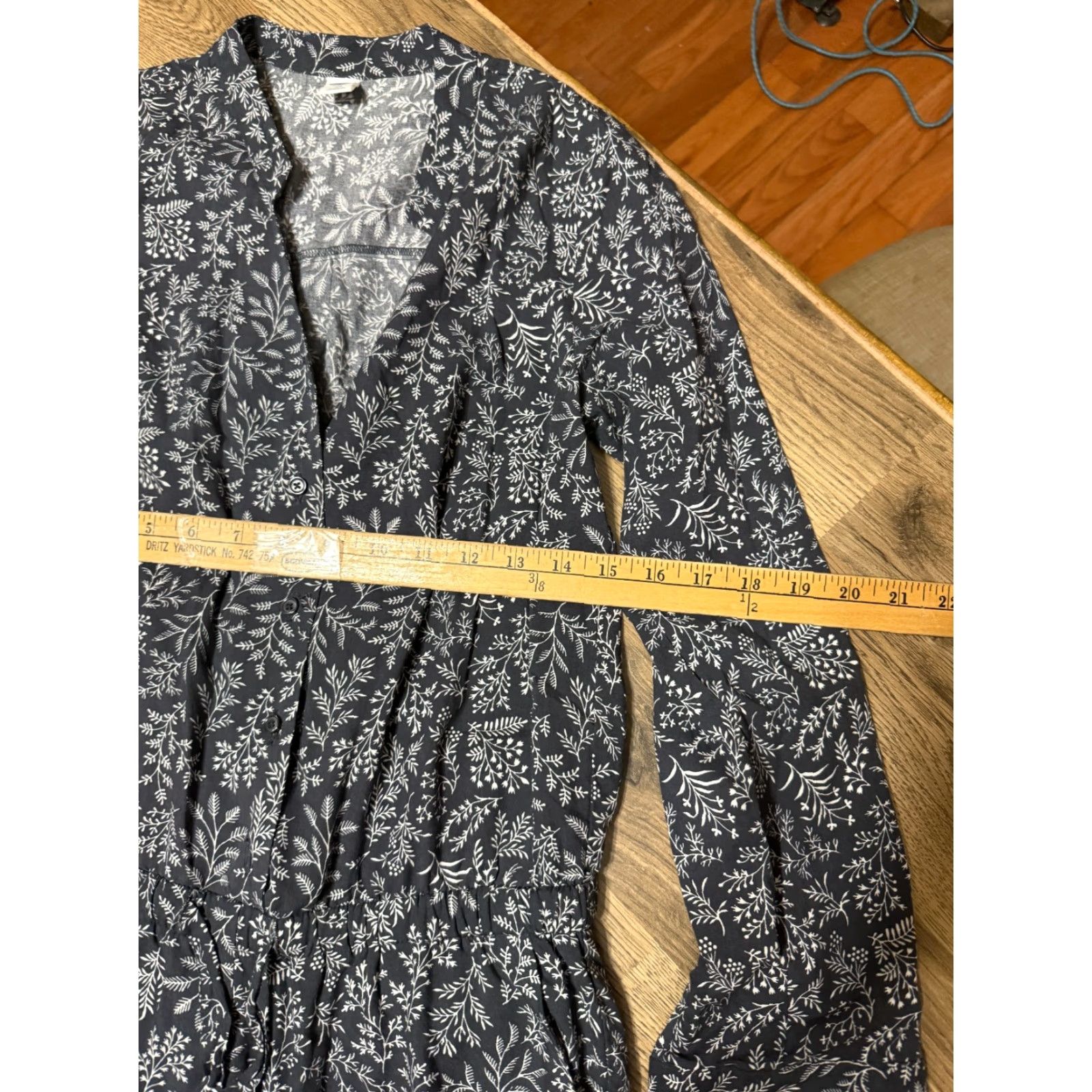 Old Navy Old Navy Romper Women's XS Blue White Floral Long Sleeve One-Piece Pockets Casual Modern (Mens/Womens not applicable) Size XS / US 0-2 / IT 36-38 - 4 Thumbnail