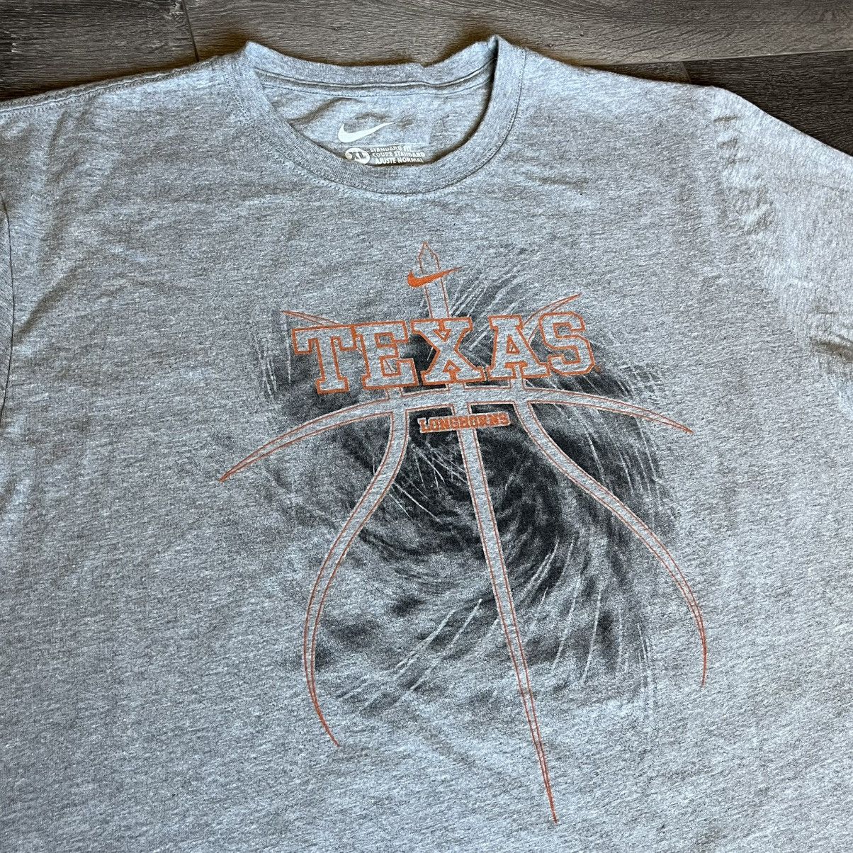 Nike × Vintage Vintage 2000s Nike Texas Longhorns Basketball Swoosh T Shirt Size US XL / EU 56 / 4 - 1 Thumbnail
