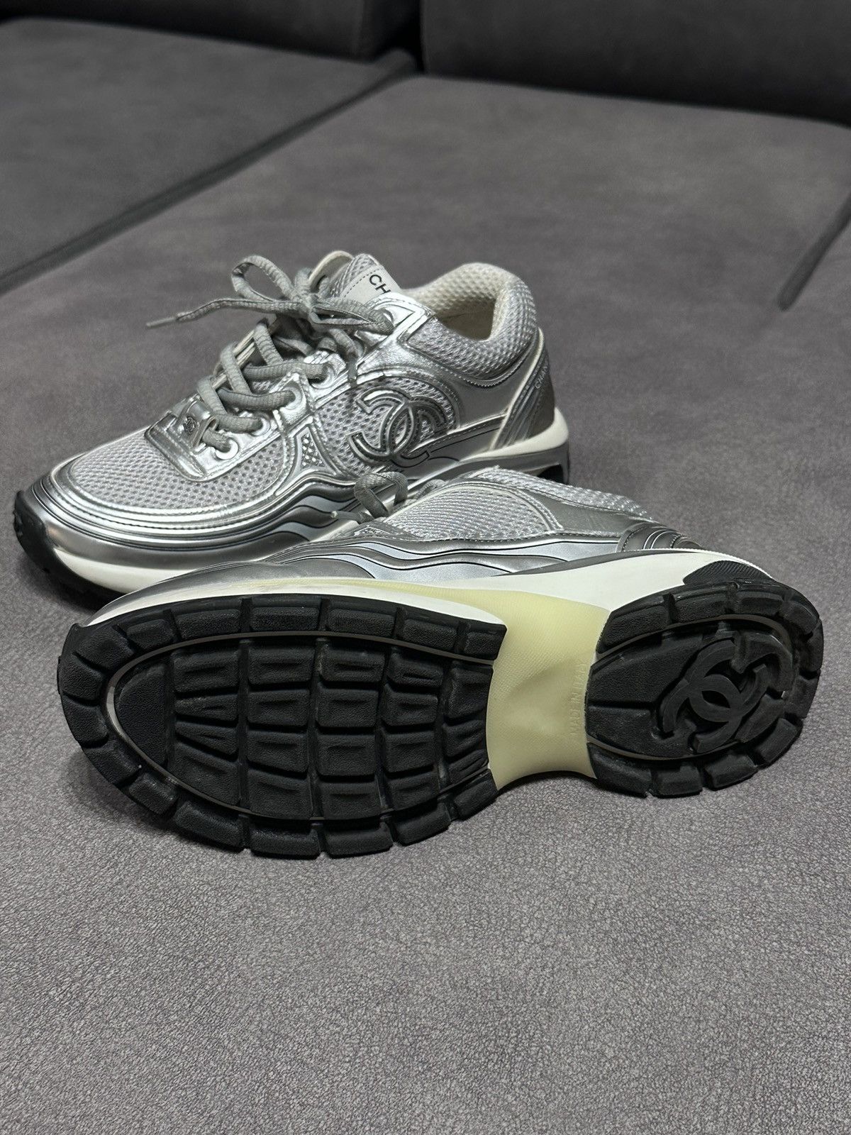 Chanel CHANEL CC LOGO TRAINER Size US 5 / IT 35 - 2 Thumbnail