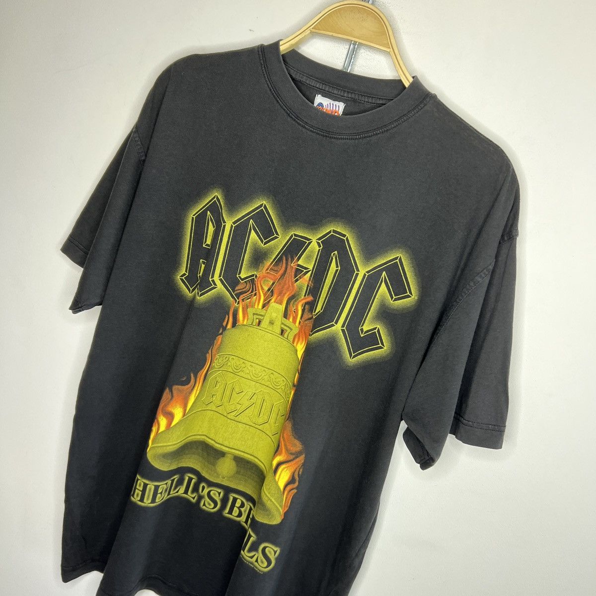AC/DC × Band Tees × Vintage Vintage AC DC Hell’s Bells Faded Tshirt World Tour 2000 2001 Size US L / EU 52-54 / 3 - 2 Thumbnail