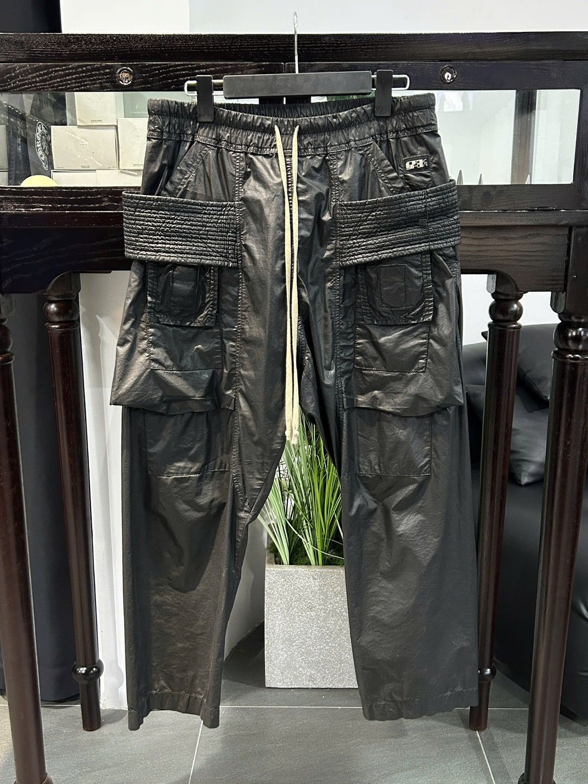 Rick Owens Drkshdw Rick Owens Drkshdw Creatch Cargo Cropped Wax Size US 32 / EU 48 - 1 Thumbnail