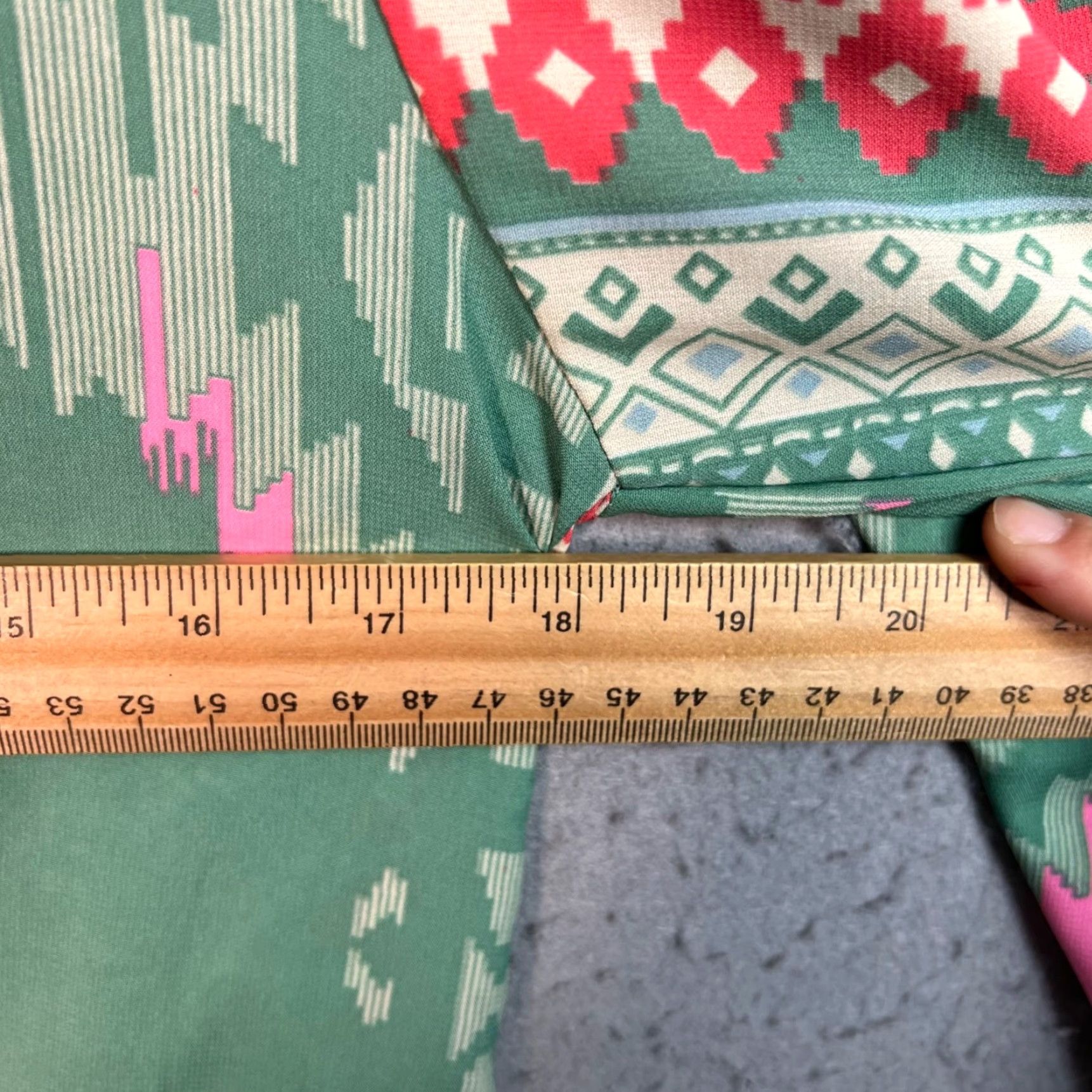 Vintage VINTAGE Elan Romper Shirt Womens Santa Fe Green Pink 3/4 Sleeve V-Neck Size S Adult Small Polyester Size 28" / US 6 / IT 42 - 5 Thumbnail