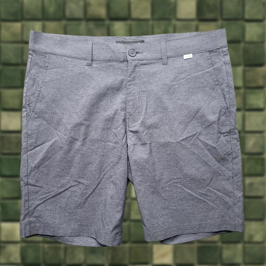 TravisMathew Travis Mathew Shorts Mens 34 Regular Fit Beckladd Stretch Golf Performance Geometric Twill Chino Moisture Wicking Quick Dry Pockets Gray Size US 34 / EU 50 - 1 Thumbnail
