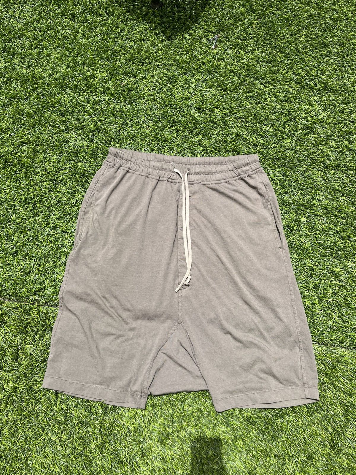 Rick Owens Rick Owens DRKSHDW Pod Shorts Dust | Grailed