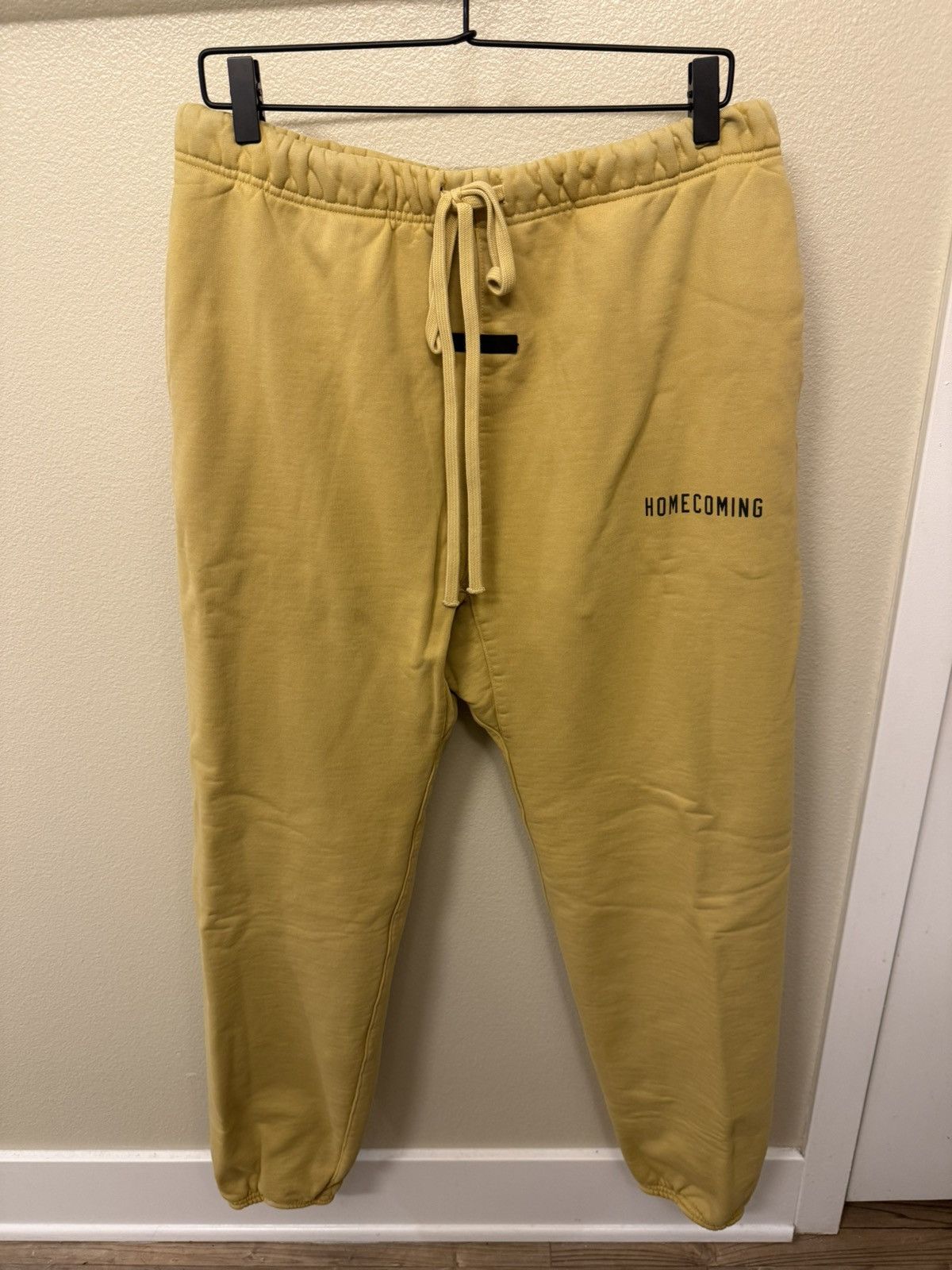 Essentials Fear of God Essentials Sweatpants Yellow Size US 32 / EU 48 - 1 Thumbnail