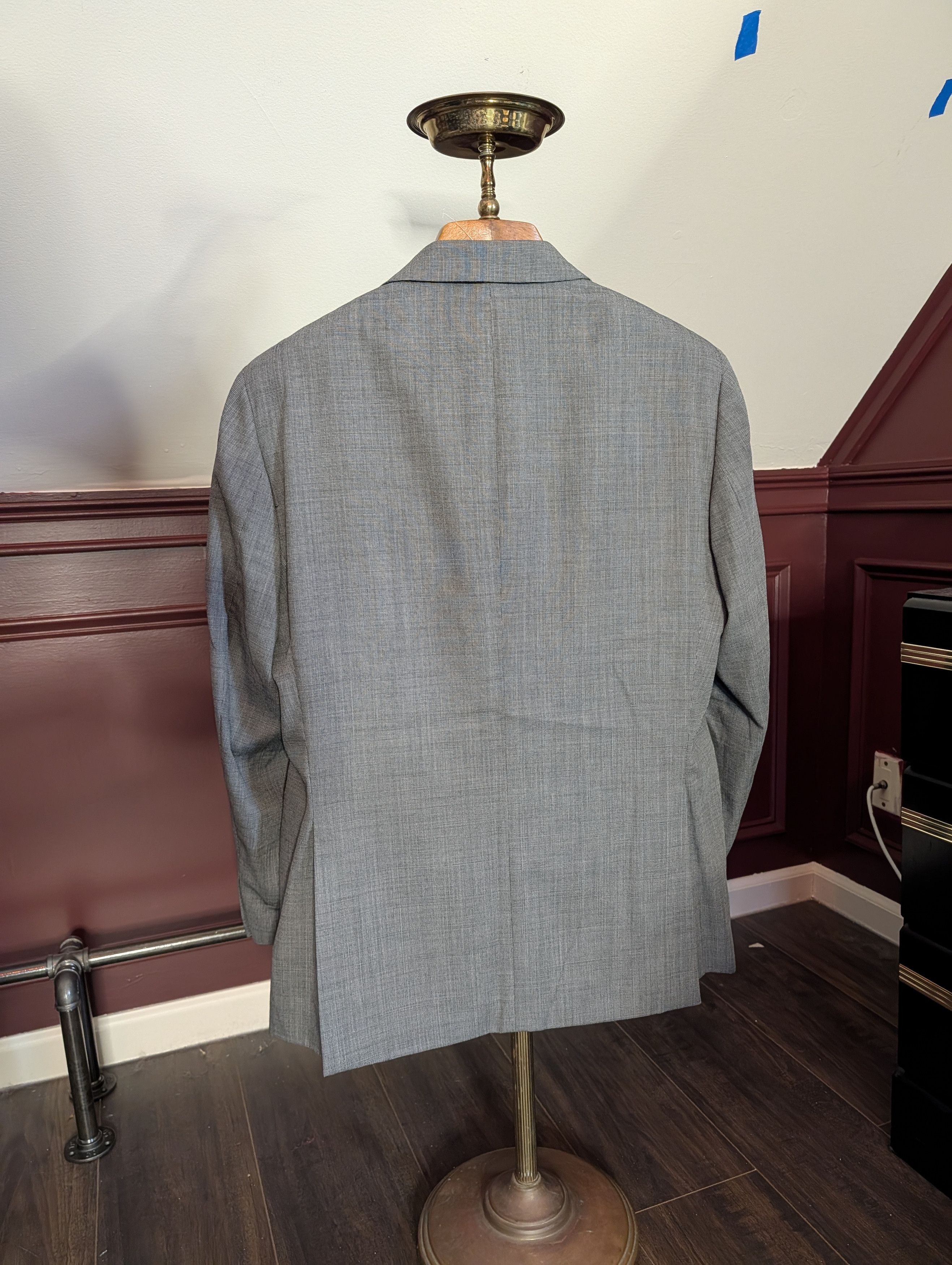 Gianfranco Ferre Hand tailored gray textured wool three button jacket Size 46L - 8 Thumbnail
