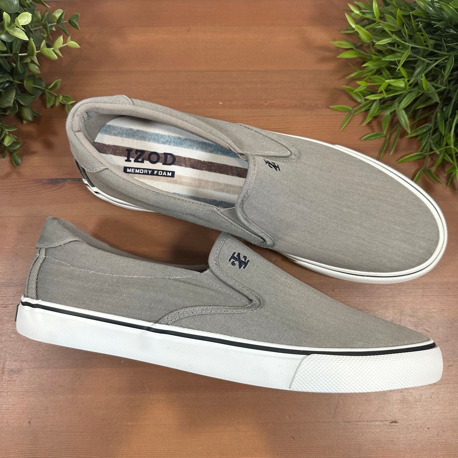 NWOT Izod Men’s Sunapee Grey Canvas Slip On Shoes Size 11
