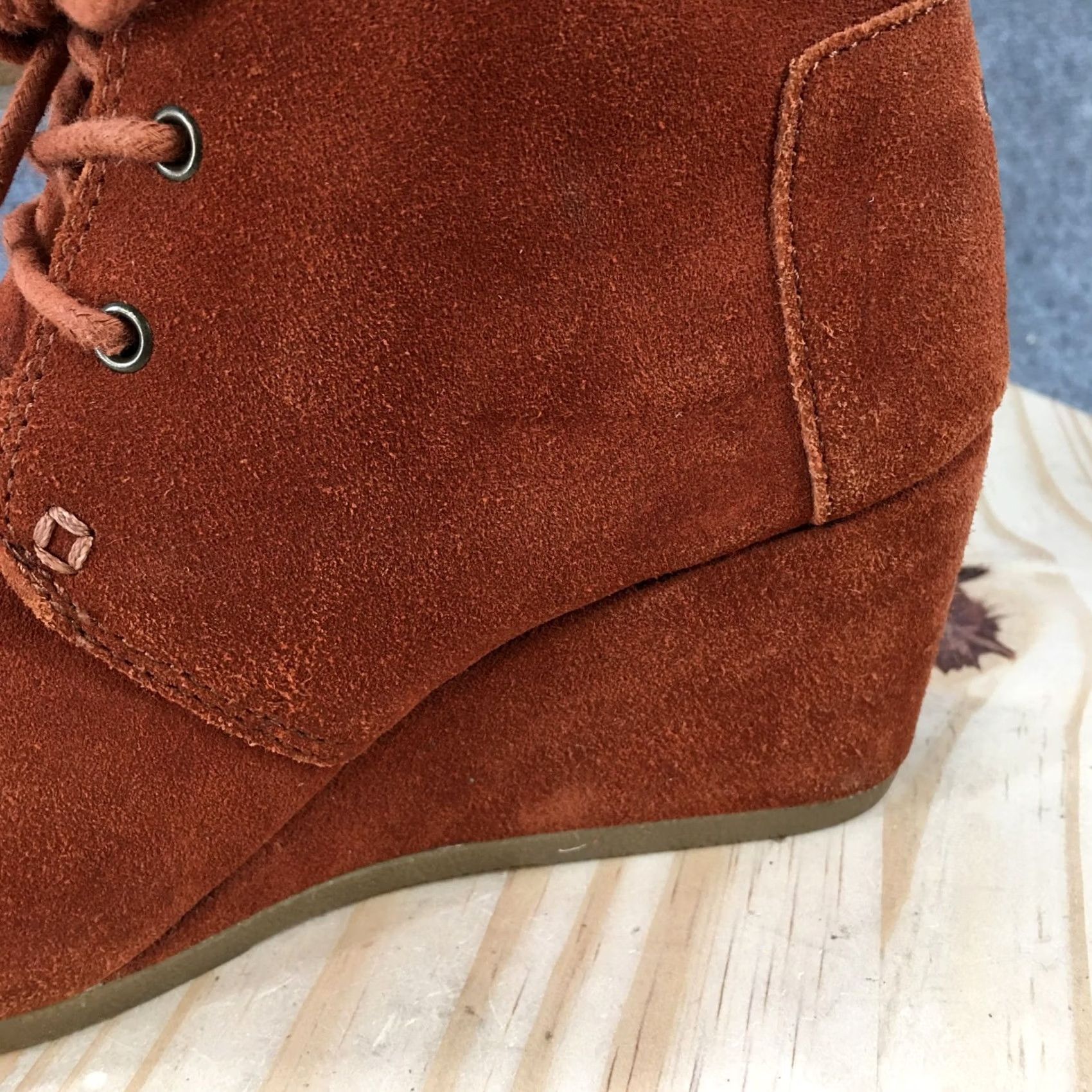 Toms TOMS Boots Desert Wedge Ankle Booties Womens 6 Rust Brown Suede Leather Casual Boots Size US 6 / IT 36 - 4 Thumbnail