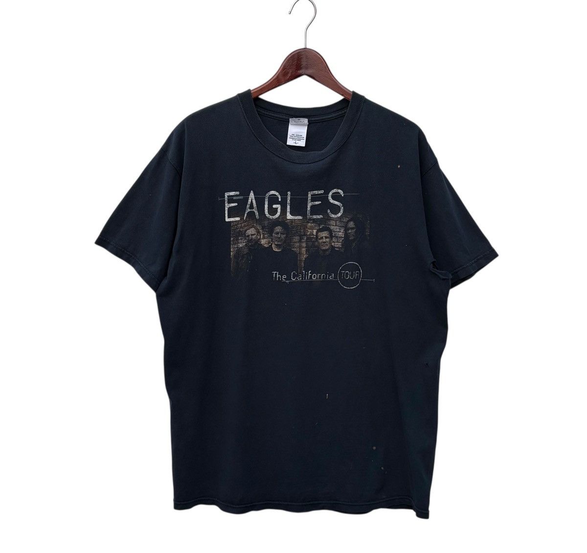 Band Tees Y2K Sun Faded Eagles The California Tour 2005 Tee Size US L / EU 52-54 / 3 - 1 Thumbnail