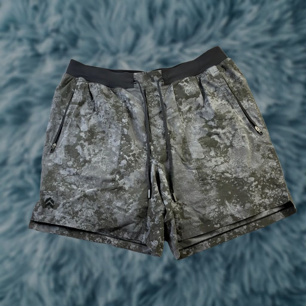 Lululemon Lululemon Shorts Mens XL Gray Camo License To Train Lined Gym Running Size US 33 - 1 Thumbnail