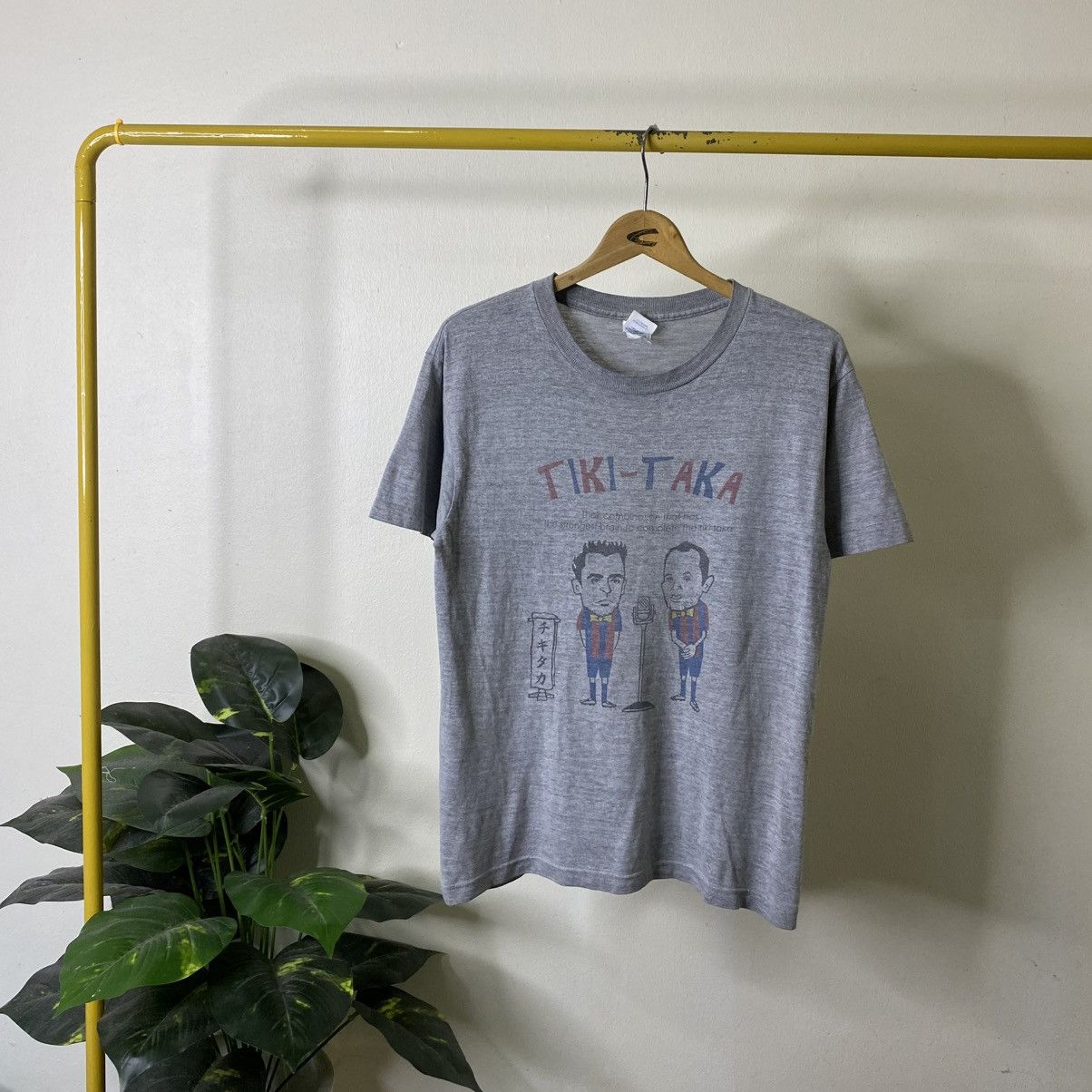 Vintage Fc Barcelona Iniesta & Xavi Master Of Tiki Taka Football Tee Size US M / EU 48-50 / 2 - 1 Thumbnail
