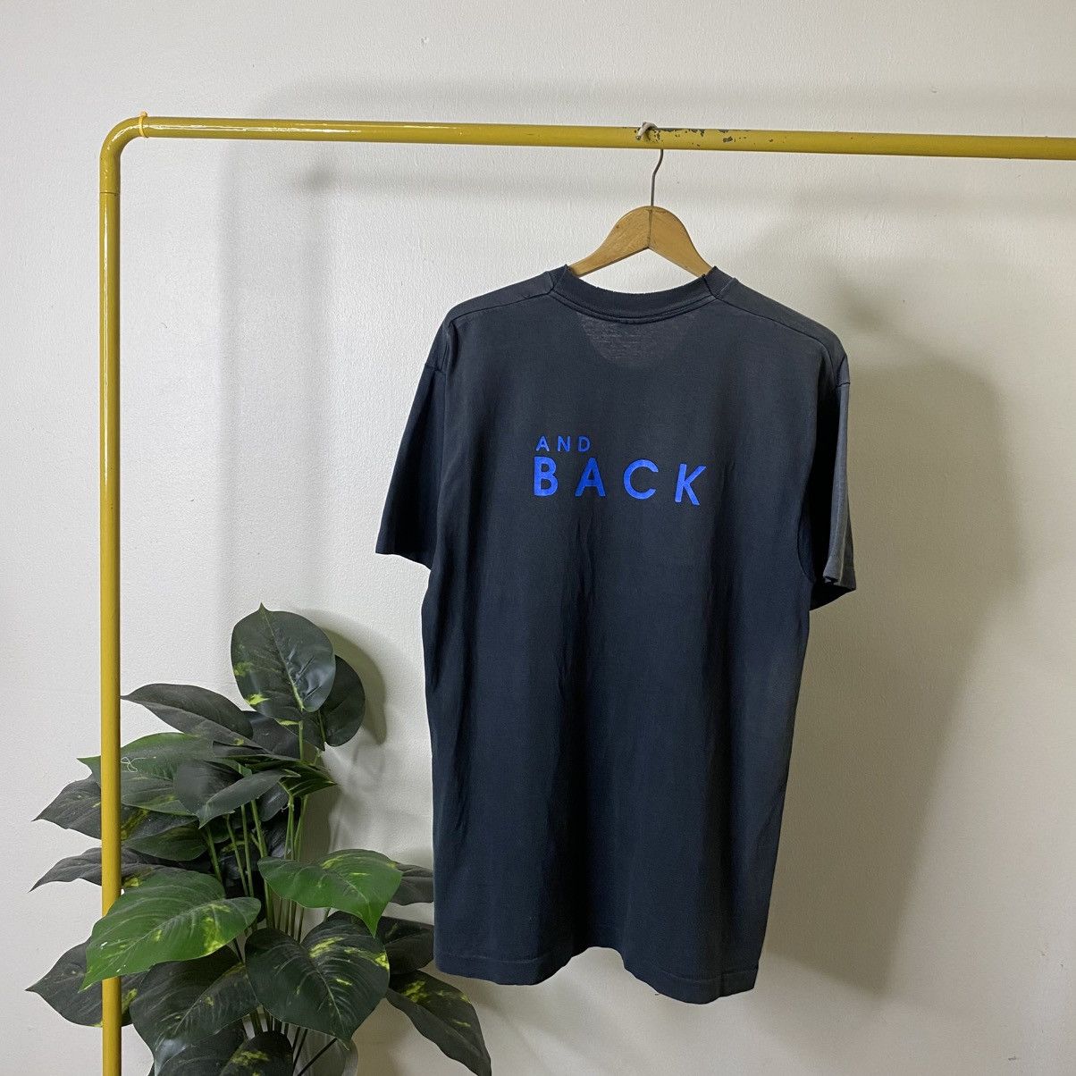 Vintage Vintage 90s Go And Back Sunfaded Black T Shirt Size US L / EU 52-54 / 3 - 7 Thumbnail