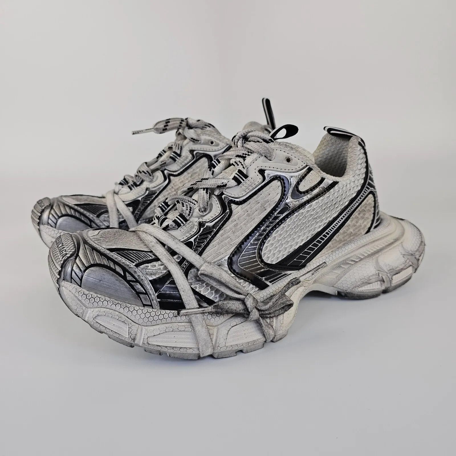 Balenciaga 3XL Women's White/Black Low Top Sneakers New