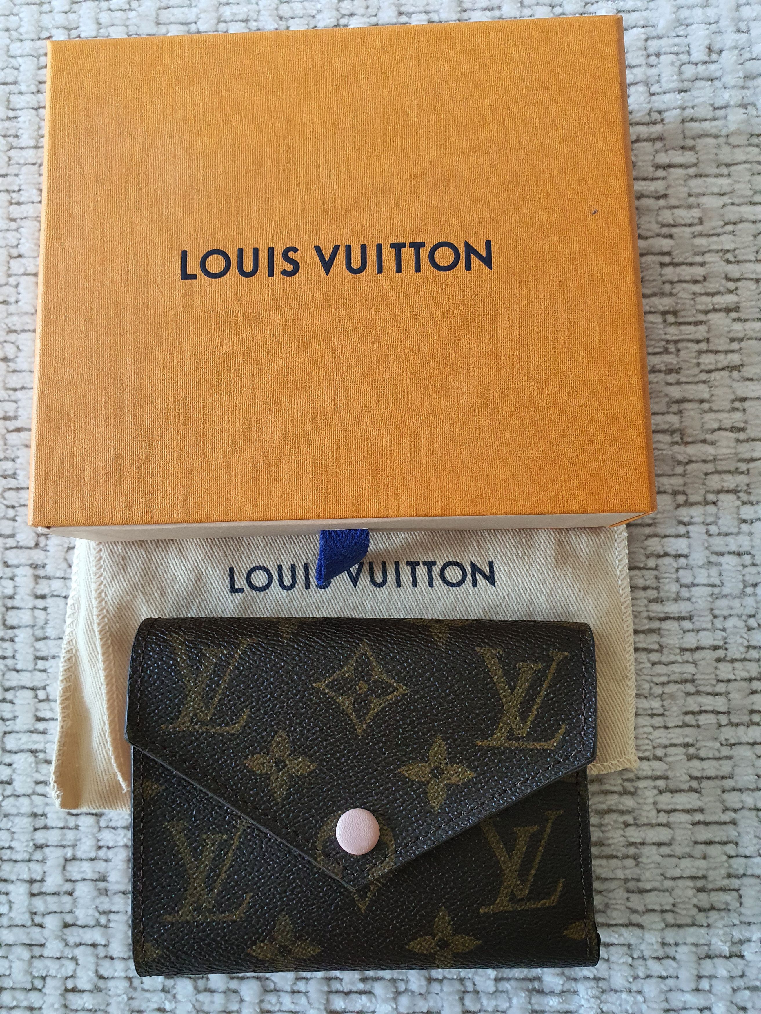 Monogram compact wallet Victorine rose lining