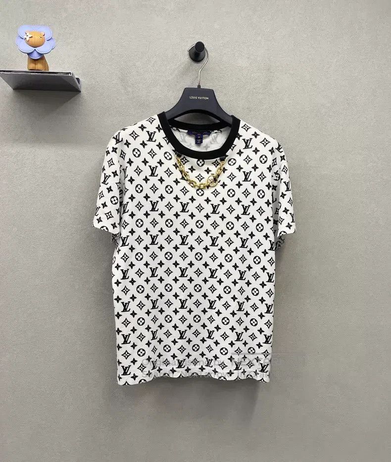 Louis Vuitton Louis Vuitton White full logo short sleeve Size US M / EU 48-50 / 2 - 1 Thumbnail