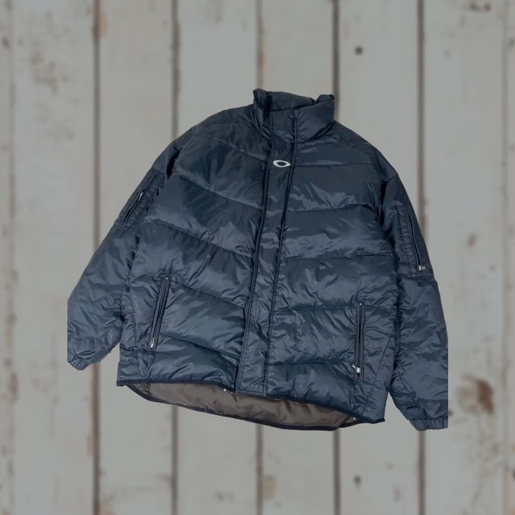 Oakley VINTAGE Oakley Jacket Puffer Men Size M Black Down Winter Size US M / EU 48-50 / 2 - 1 Thumbnail