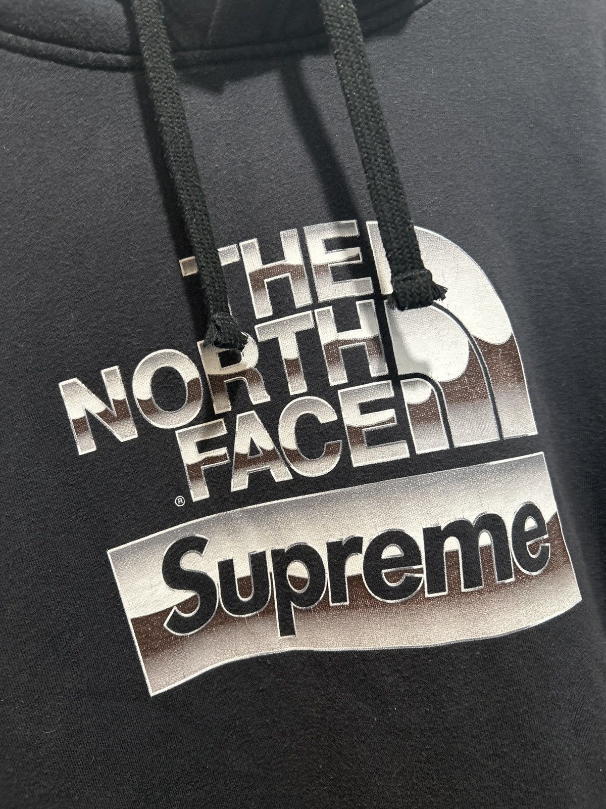 Supreme × The North Face Supreme x The North Face ‘Metallic Logo Hooded Sweatshirt’ Size US L / EU 52-54 / 3 - 2 Thumbnail