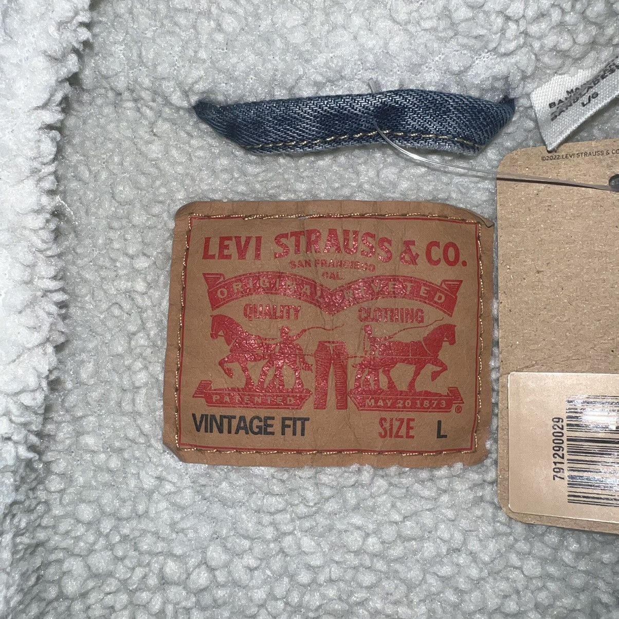 Levi's Levi’s Vintage Fit Sherpa Trucker Jacket Blue Size: Large Size US L / EU 52-54 / 3 - 2 Thumbnail