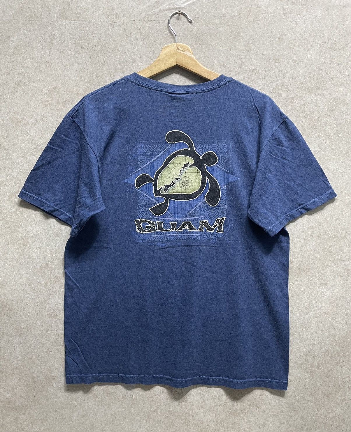 Vintage Vintage Y2K Guam Hawaii Surf Tee Size US M / EU 48-50 / 2 - 4 Thumbnail