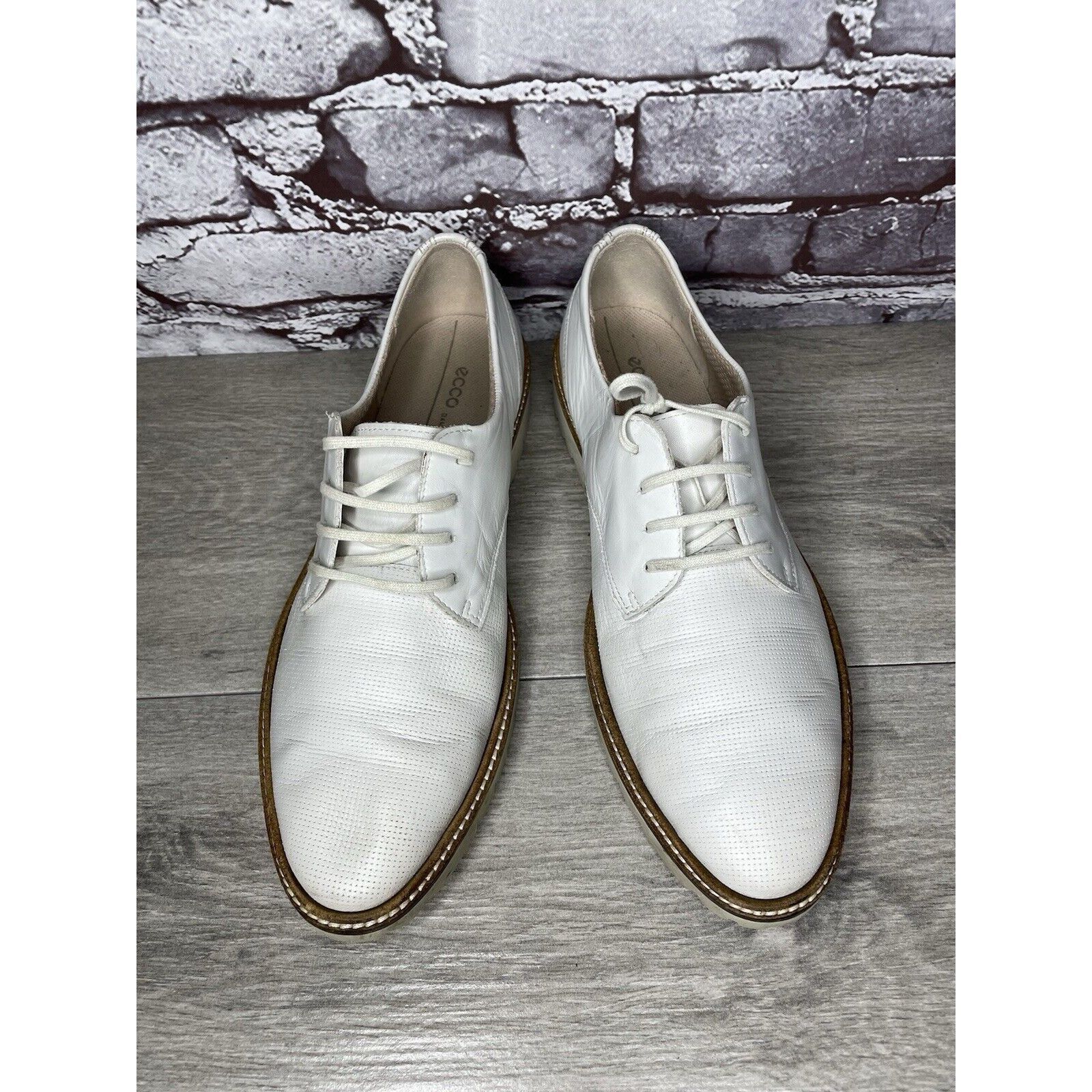 Ecco ECCO White Leather Perforated Lace Up Oxfords Shoes Women Sz Size US 9.5 / IT 39.5 - 10 Thumbnail