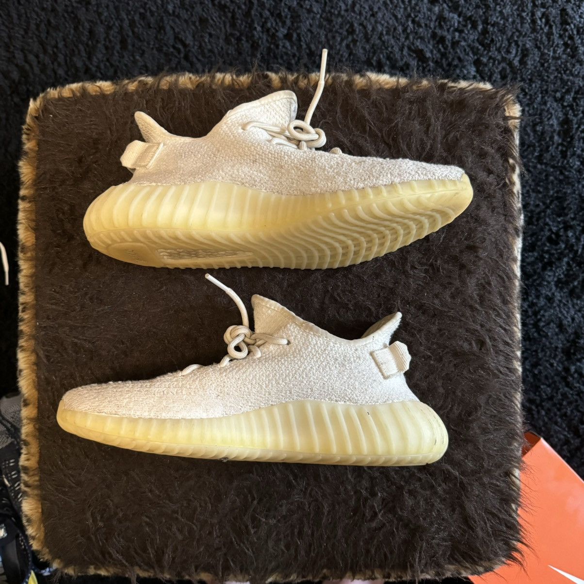 Adidas × Kanye West Yeezy Boost 350 v2 OG Triple Whites Size US 9 / EU 42 - 2 Thumbnail