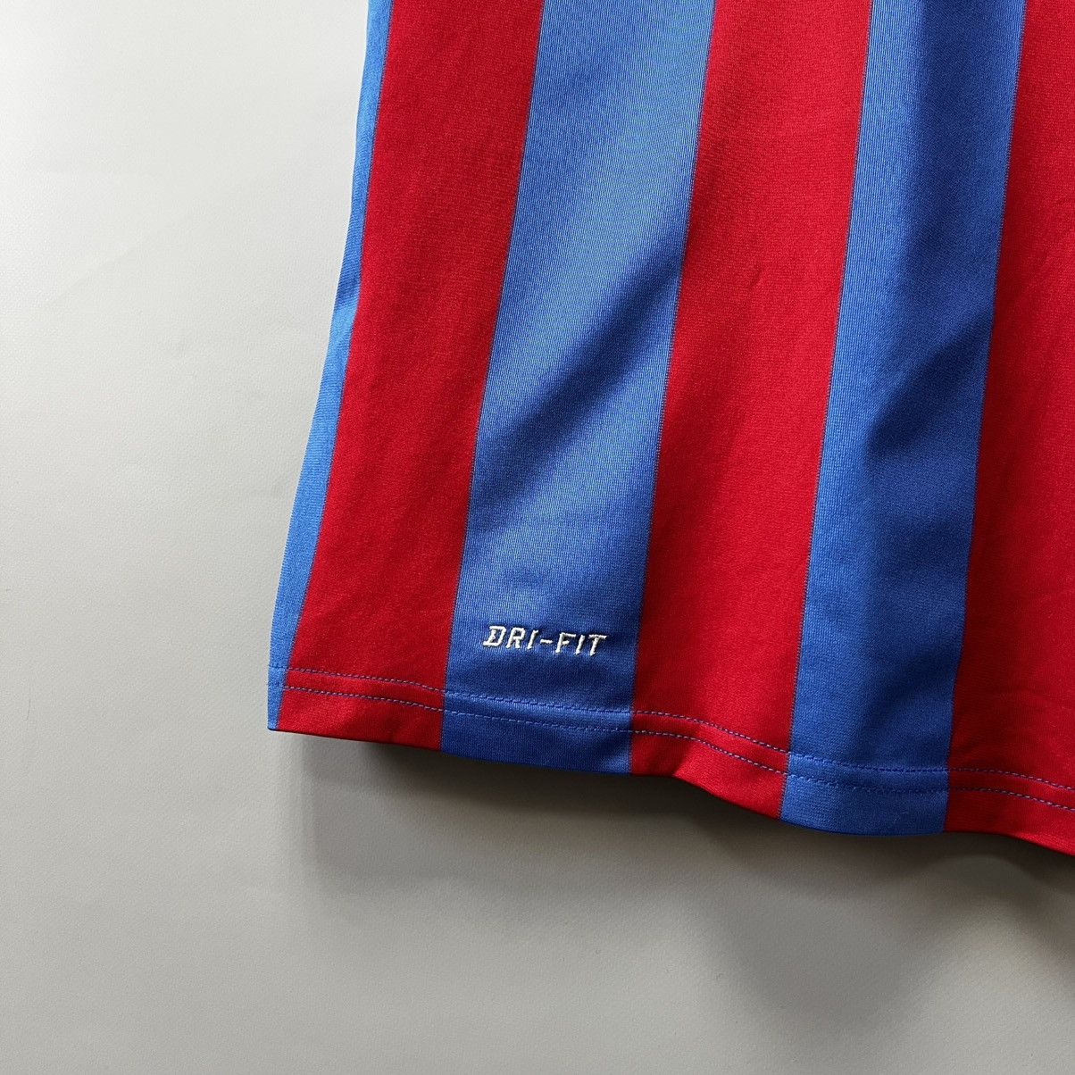 Nike Nike Jersey y2k Soccer Shirt Size US M / EU 48-50 / 2 - 9 Thumbnail