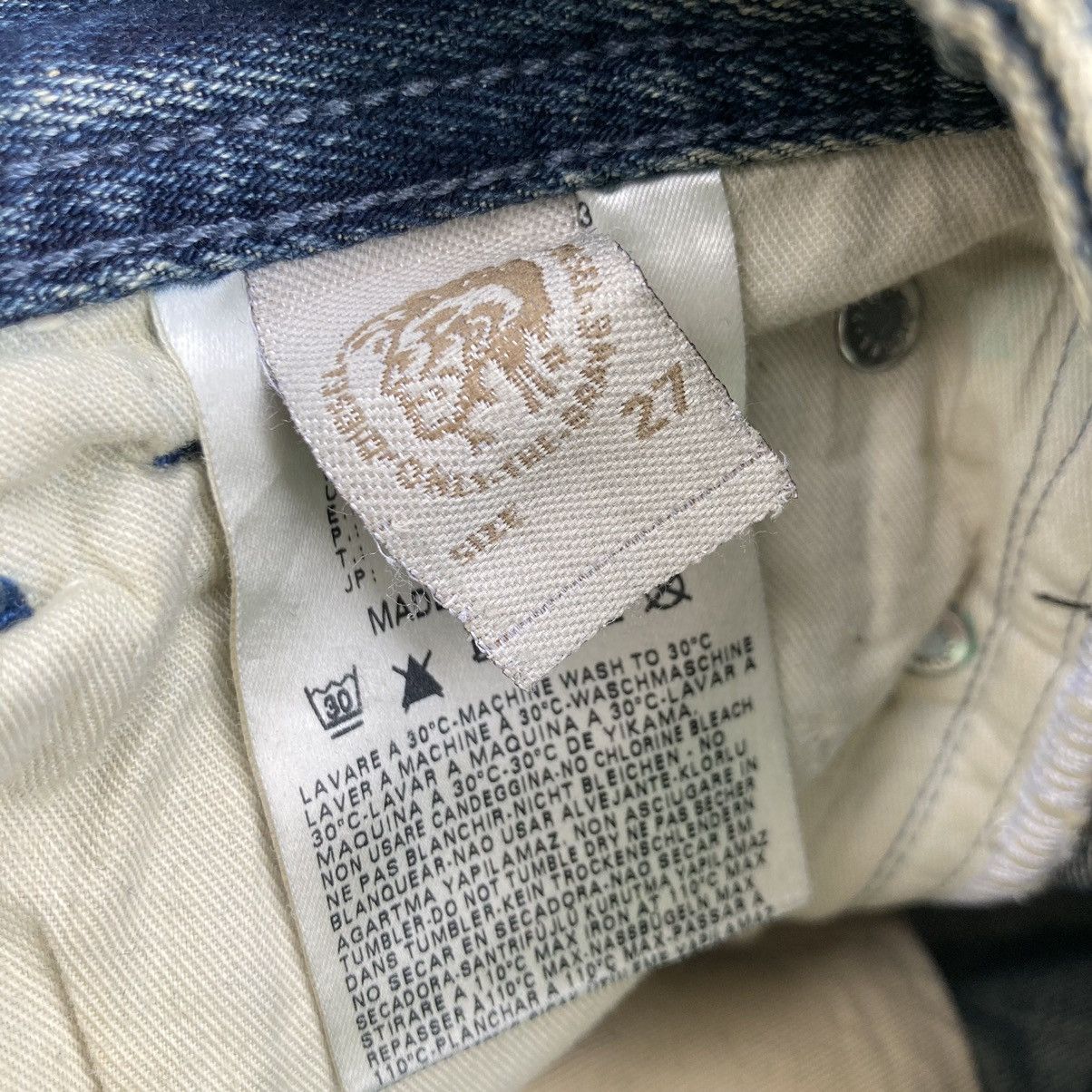 Diesel DIRTY THIRTY DIESEL HEAVEN DISTRESSED STYLE JEANS Size US 30 / EU 46 - 12 Thumbnail