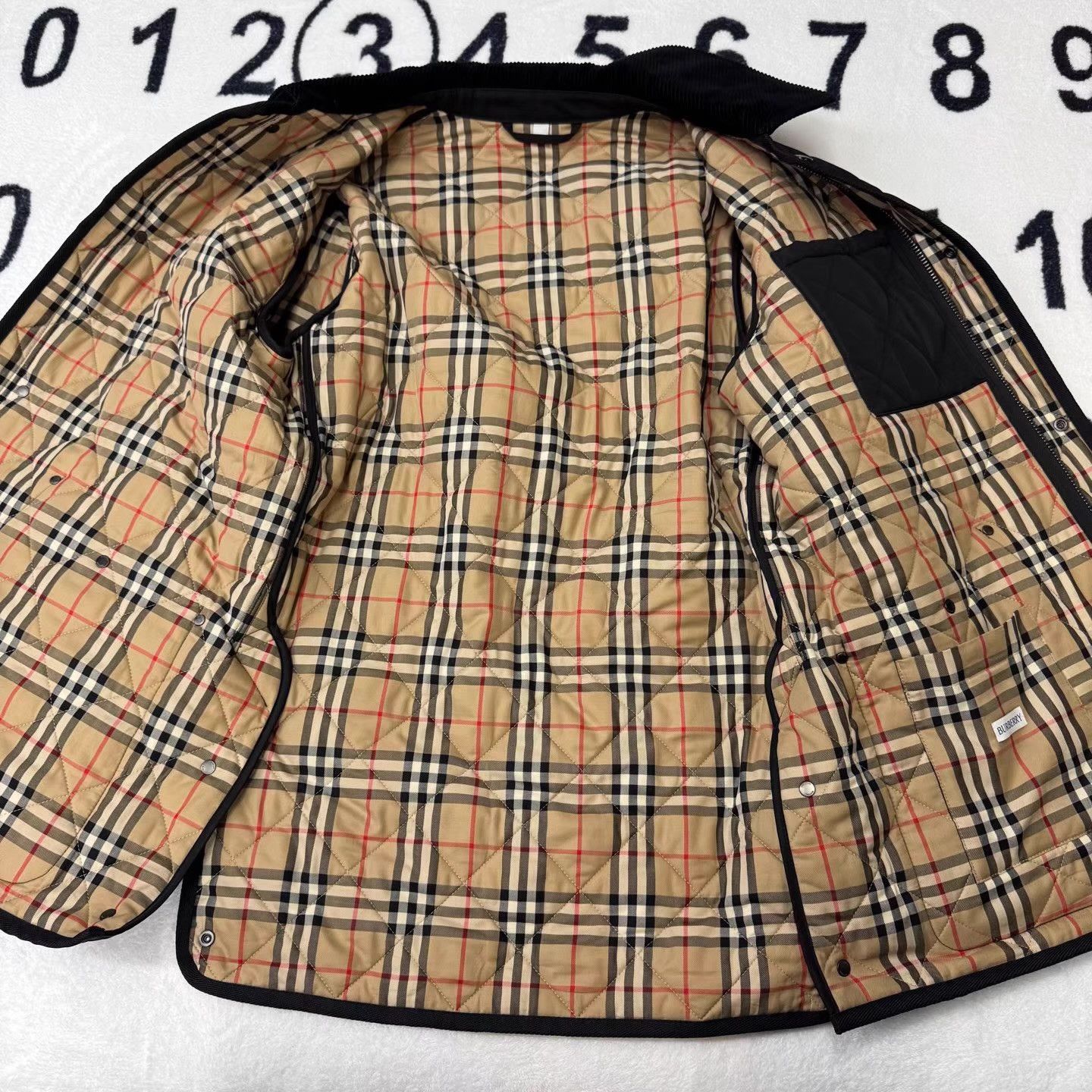 Burberry Burberry Classic All-Over Check Padded Jacket Q10 Size US M / EU 48-50 / 2 - 4 Thumbnail