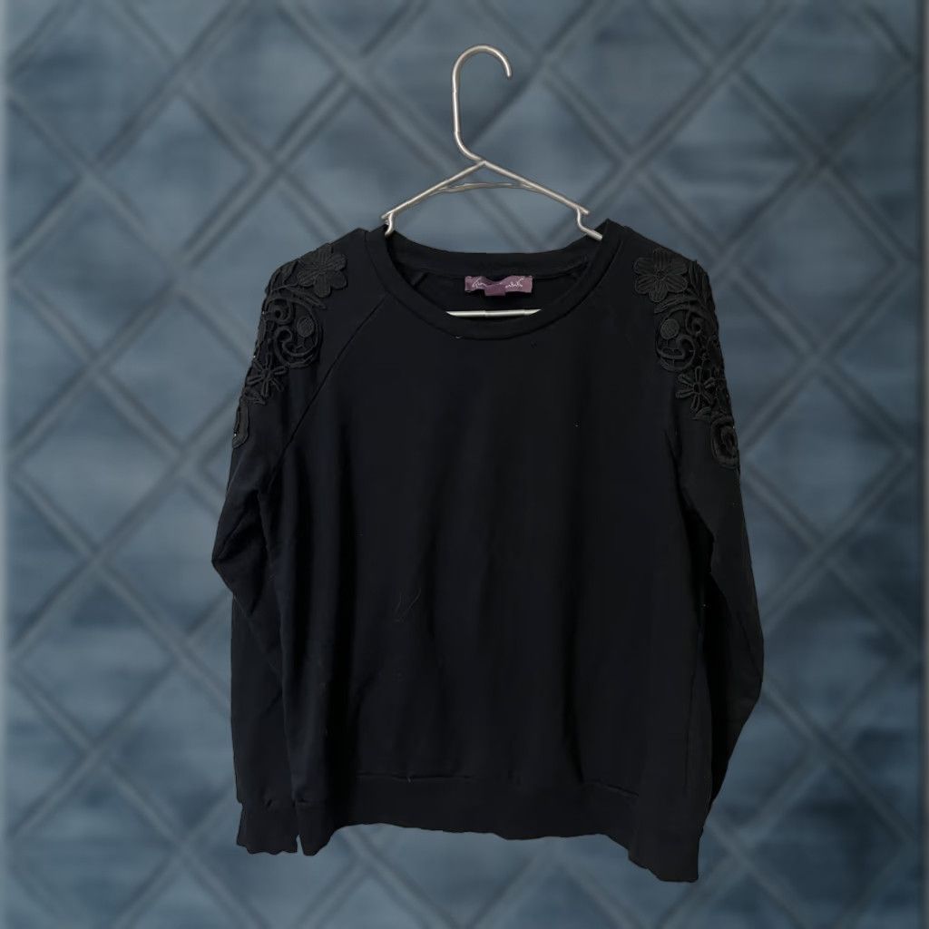 Gloria Vanderbilt Gloria Vanderbilt Womens Lace Pullover Sweatshirt M Black Long Sleeve Pullover Casual Activewear 90s Womens Size M / US 6-8 / IT 42-44 - 1 Thumbnail